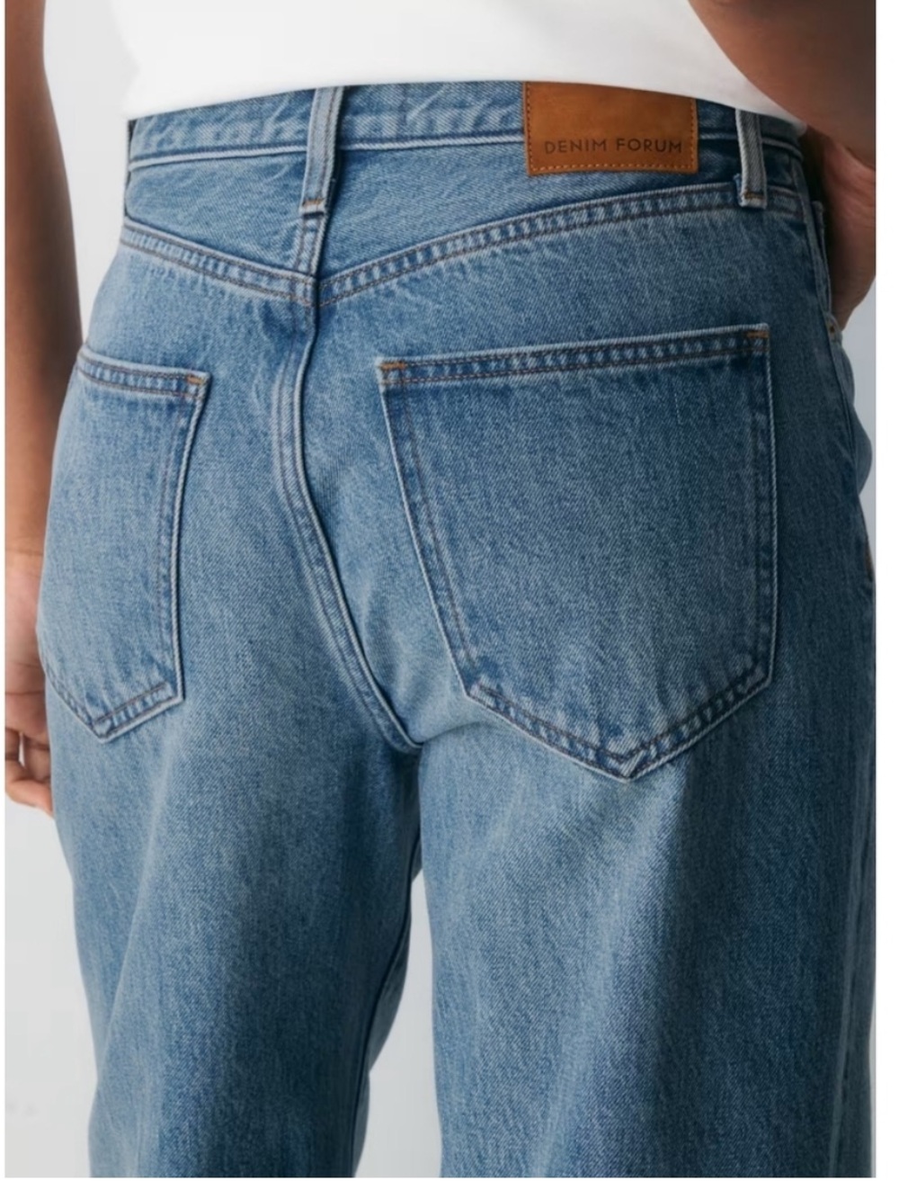 Aritzia Denim Forum The Farrah Hi-Rise Wide Jeans Baggy Size 29 - Picture 3 of 9